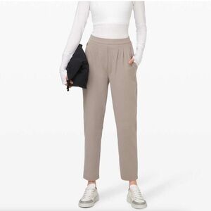Lululemon Essential High-Rise Trouser
Carbon Dust 4